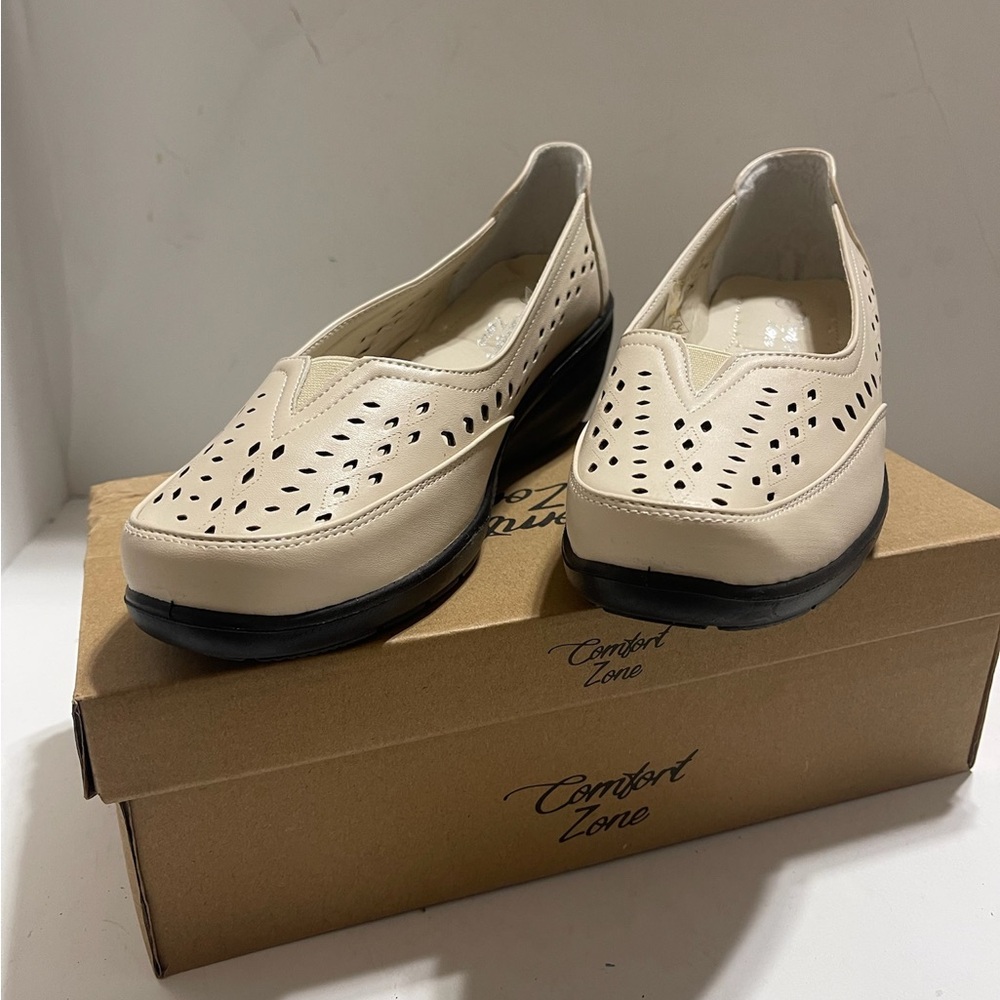 Comfort Zone Women's Cream Loafers with Cutout Design